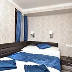 Charles City Centre Apartment